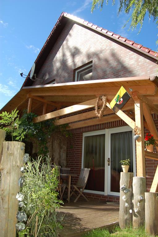 Ferienhaus Im Urigen Garten Bzw Eulenhaus Zingst Room photo