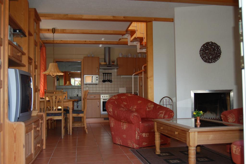 Ferienhaus Im Urigen Garten Bzw Eulenhaus Zingst Room photo