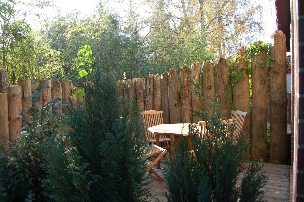 Ferienhaus Im Urigen Garten Bzw Eulenhaus Zingst Room photo